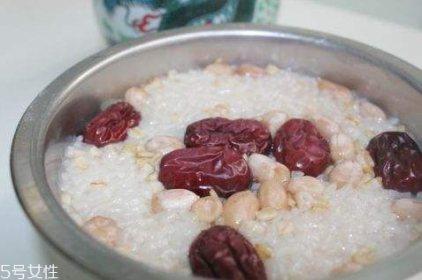 糯米飯蒸多久才能熟 三十分鐘左右即可 糯米飯蒸多久才能熟 三十分鐘左右即可