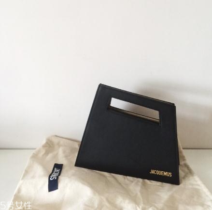 jacquemus包包多少錢？萬元以內(nèi)就能買到的個(gè)性包包