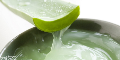 嘴唇干裂能用蘆薈膠嗎？鼻子脫皮也可以用蘆薈膠