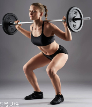 深蹲有哪些好處？女性可以練出翹臀