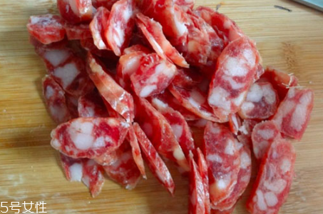 臘腸和香腸有什么區(qū)別？臘腸香腸概念不同