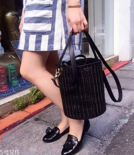 meli melo是什么牌子？千元包包背出大牌范兒