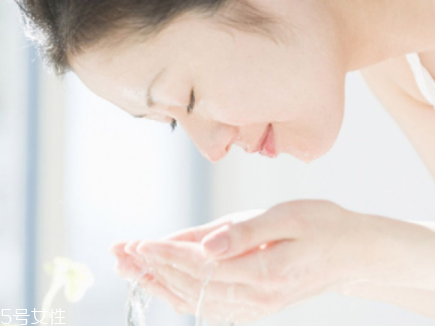 冬季怎么洗臉？洗臉死角不容錯過