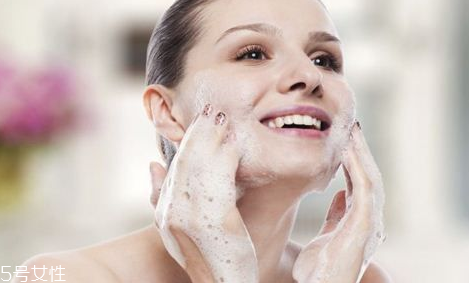 冬季怎么洗臉？洗臉死角不容錯過