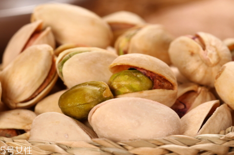 鹽焗開(kāi)心果跟原味區(qū)別 原味開(kāi)心果更健康 鹽焗開(kāi)心果跟原味區(qū)別 原味開(kāi)心果更健康