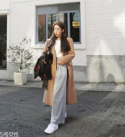 卡其色大衣配什么褲子？這樣穿秒變氣質(zhì)女神