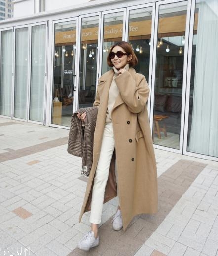 卡其色大衣配什么褲子？這樣穿秒變氣質(zhì)女神