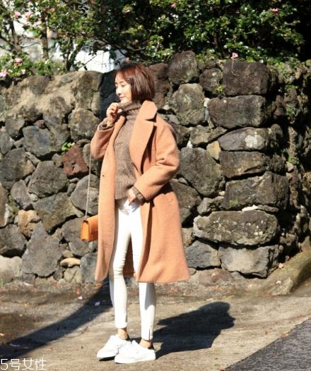 卡其色大衣配什么褲子？這樣穿秒變氣質(zhì)女神