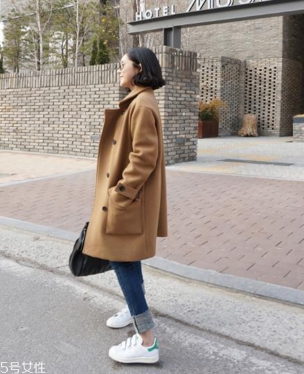 卡其色大衣配什么褲子？這樣穿秒變氣質(zhì)女神