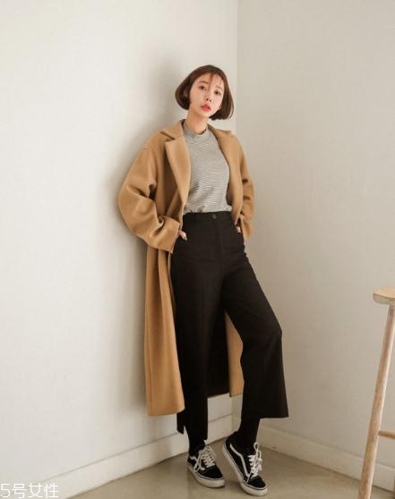 卡其色大衣配什么褲子？這樣穿秒變氣質(zhì)女神