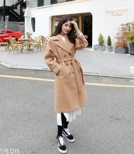卡其色大衣配什么鞋子？各種混搭才夠味