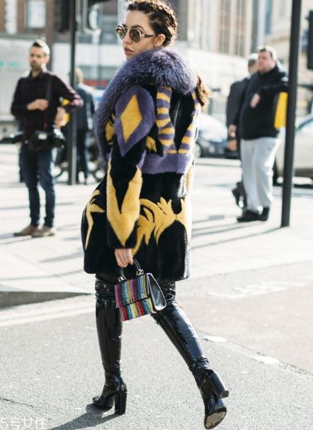 過膝長靴怎么搭配好看？這樣穿時(shí)尚又保暖