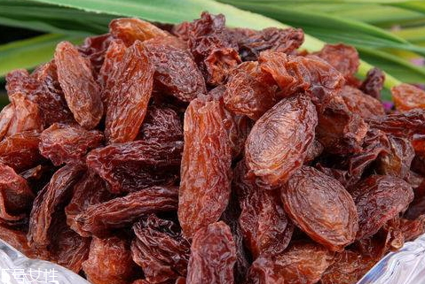 葡萄干發(fā)霉了還能吃嗎 發(fā)霉變質(zhì)不能吃 葡萄干發(fā)霉了還能吃嗎 發(fā)霉變質(zhì)不能吃