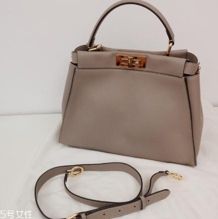 fendi包包多少錢？經(jīng)典的意大利老牌包包