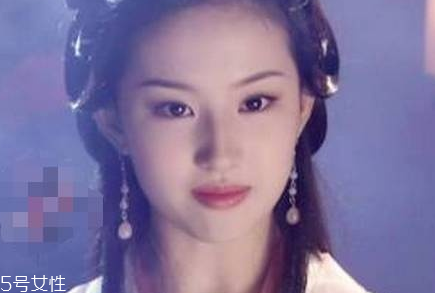 2018不流行平粗眉了？娛樂圈都在畫細(xì)長眉