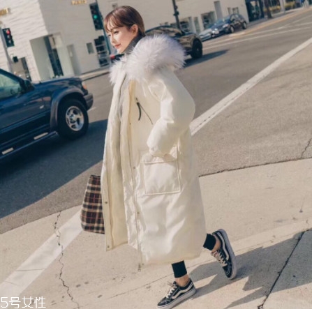 過膝棉服怎么搭配 來自不同的靈感 過膝棉服怎么搭配 來自不同的靈感