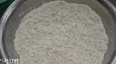 ?炸麻葉用什么水和面？面粉還是淀粉還是木薯粉