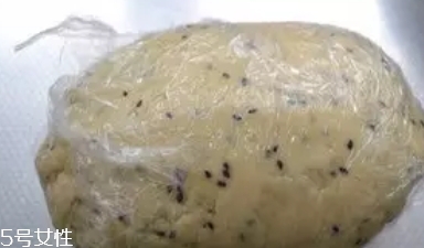 ?炸麻葉用什么水和面？面粉還是淀粉還是木薯粉