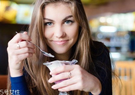 久坐不動(dòng)上班族如何減肥？越努力工作的人越容易發(fā)胖