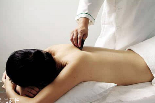 三九天可以刮痧嗎？天寒少刮痧