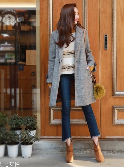 灰色大衣配什么顏色的毛衣？分分鐘穿出高級(jí)范兒