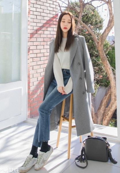 灰色大衣配什么顏色的毛衣？分分鐘穿出高級(jí)范兒