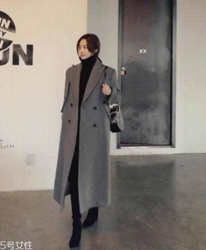 灰色大衣配什么顏色的毛衣？分分鐘穿出高級(jí)范兒