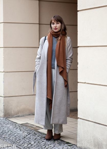 灰色大衣配什么顏色的毛衣？分分鐘穿出高級(jí)范兒