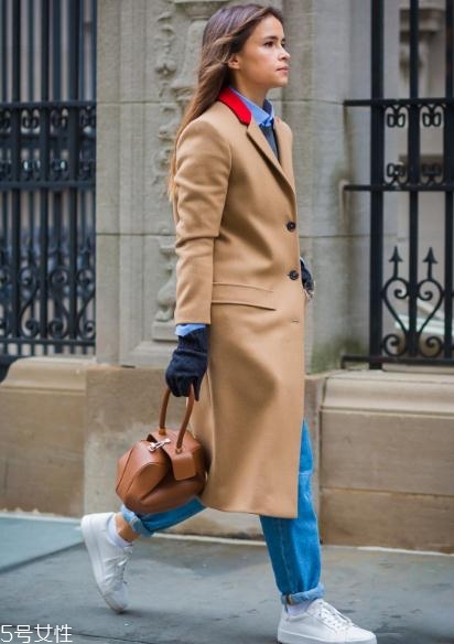 卡其色大衣里面穿什么？讓你穿出高級(jí)感