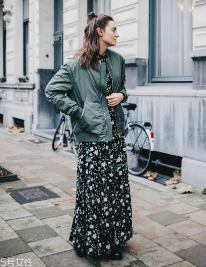 飛行員夾克里面穿什么？溫暖時尚兩不誤