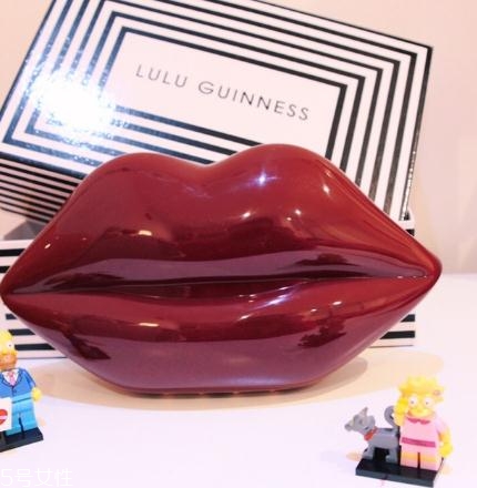 lulu guinness紅唇包多少錢？這款輕奢包包一定要入