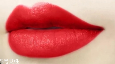 自然堂嘀嗒唇膏筆怎么用？教你按壓方法