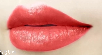 自然堂嘀嗒唇膏筆怎么用？教你按壓方法