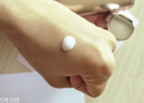 自然堂乳液怎么打開？按壓不出來不要著急