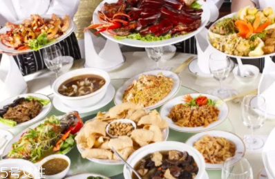 放屁對(duì)身體有哪些好處？放屁能反映腸胃健康與否