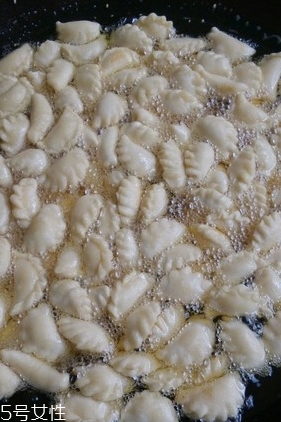 油角的皮要怎樣才松脆？關(guān)鍵看火候和時(shí)間