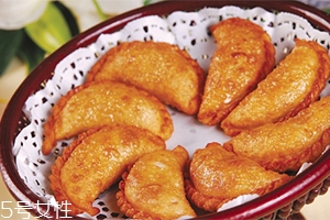 炸油角的面怎么和？用生面還是燙面你知道嗎？