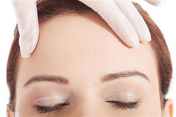 額頭毛孔粗大怎么辦？正確使用潔面刷毛孔會(huì)變小