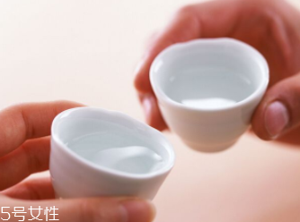 白酒喝之前要醒酒嗎？酒精揮發(fā)利于健康