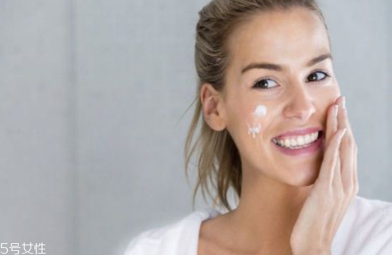 t區(qū)毛孔粗大怎么辦？正確使用鼻貼并不會(huì)讓毛孔變大