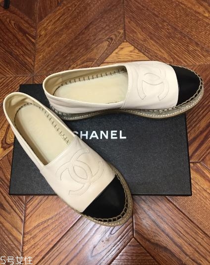 香奈兒漁夫鞋舒服嗎？千萬別小看這雙平底鞋