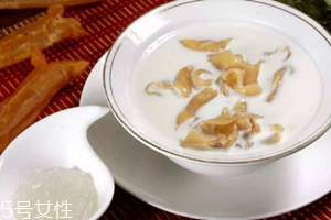 花膠燉牛奶用什么牛奶？普通鮮奶即可