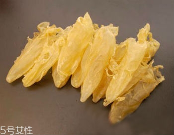 花膠燉牛奶用什么牛奶？普通鮮奶即可