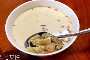 花膠燉牛奶的功效與作用？保養(yǎng)皮膚效果好