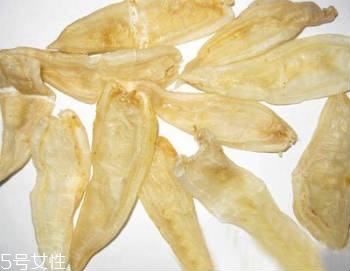 花膠燉牛奶用什么牛奶？普通鮮奶即可