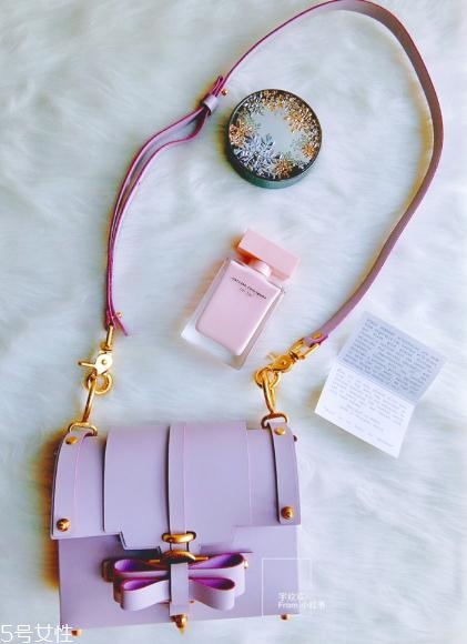 niels peeraer包包怎么樣？沉浸在它的粉色夢幻中