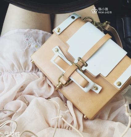 niels peeraer包包多少錢？滿足你所有的少女情節(jié)