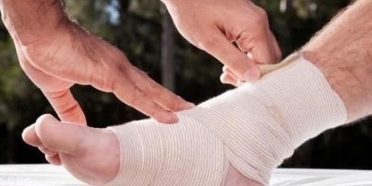 崴腳了怎么辦？緩解疼痛6大招