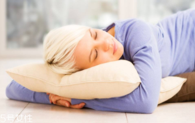 床越軟越好嗎？軟床導致駝背