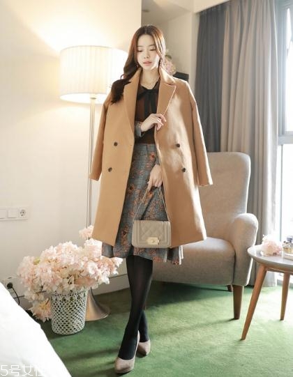 卡其色大衣配什么包包？這樣搭配高貴優(yōu)雅